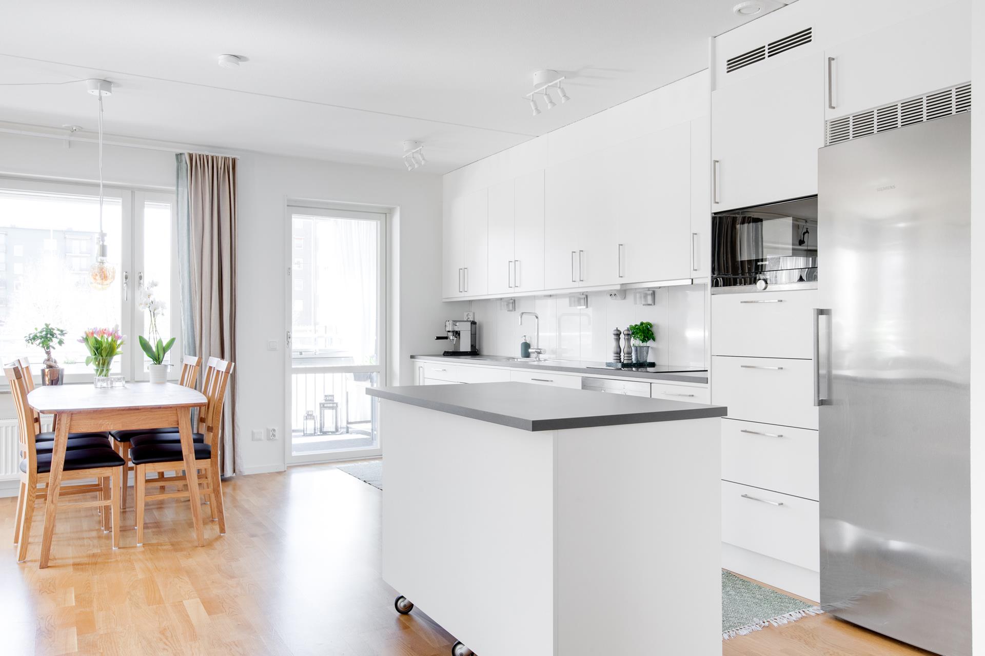 CBILD595IGL0K4JONMEGE